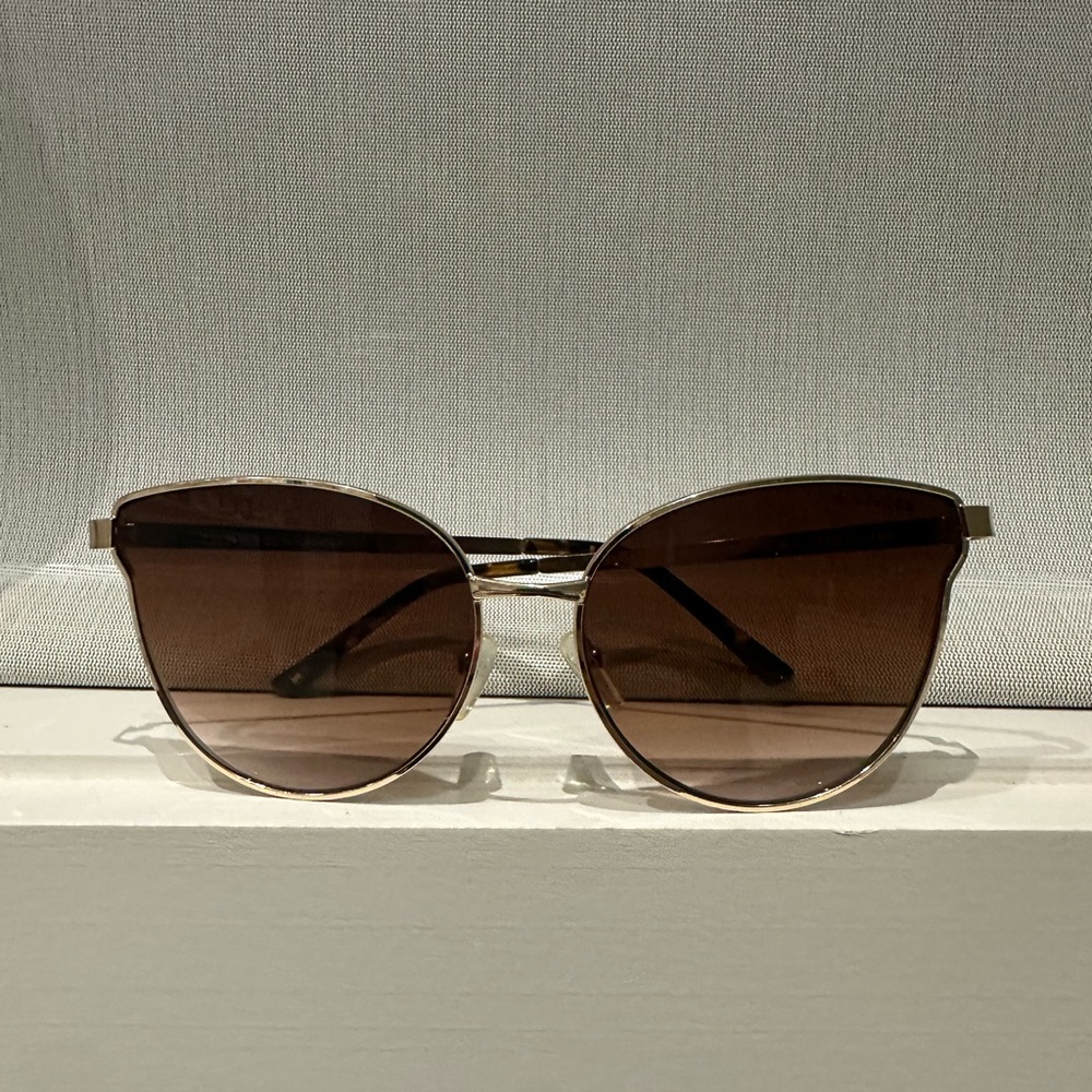 Cat eye sunglasses